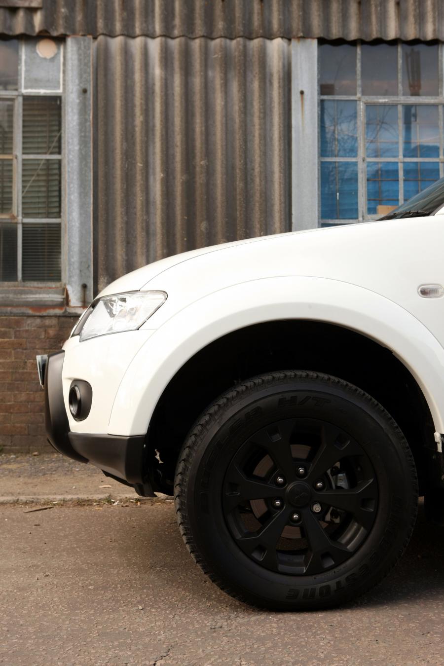 Колеса Mitsubishi L200 Black Barbarian 2012 года  (UK) (фото 52 из 68)